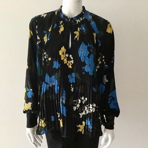 NWT Halogen Blouse Sz M Pleat Detail Floral.